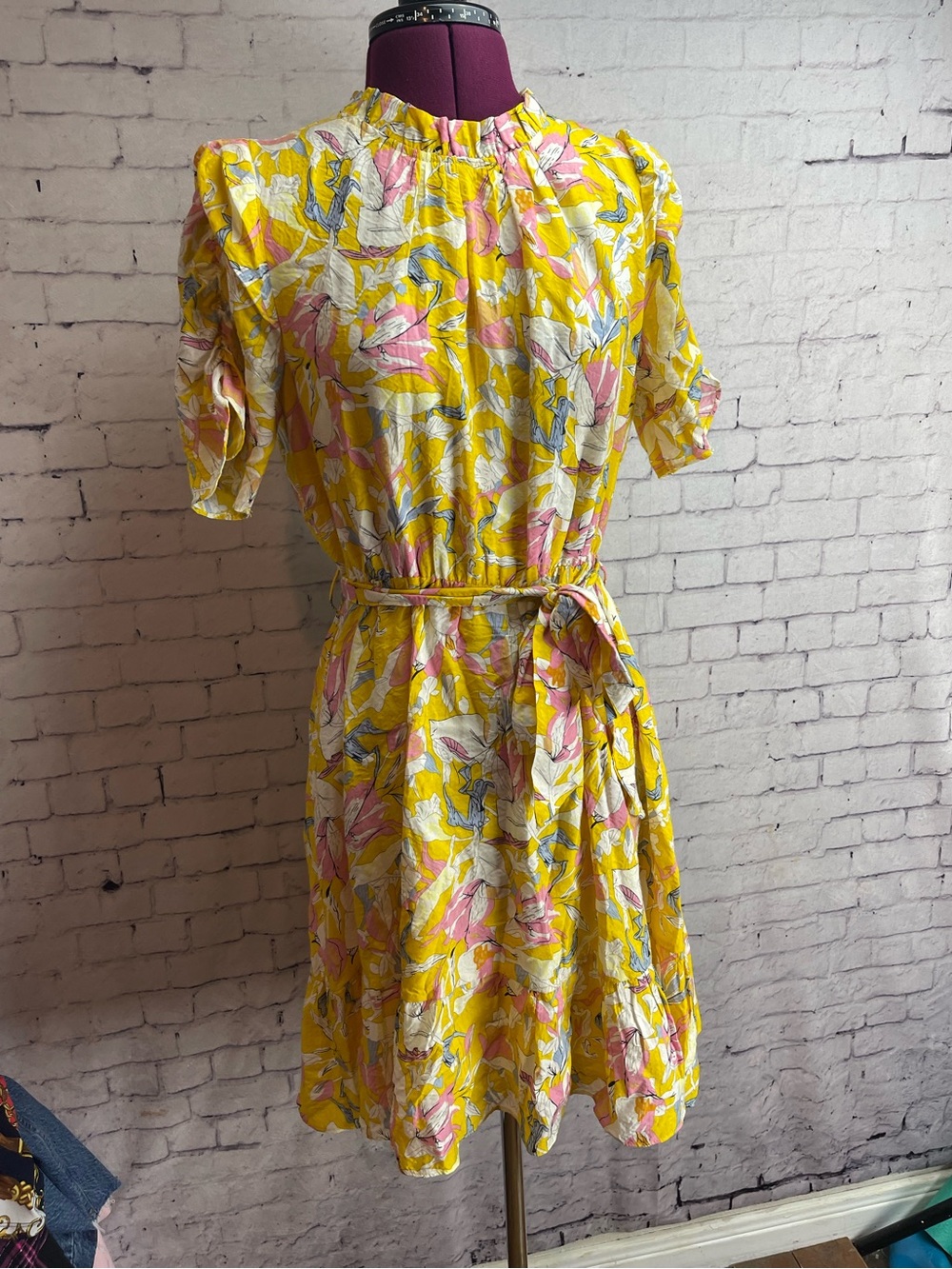 THML size small short sleeve yellow printed dress